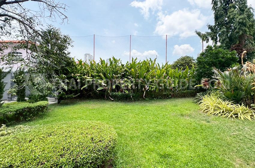 House with Private Pool in Sukhumvit 