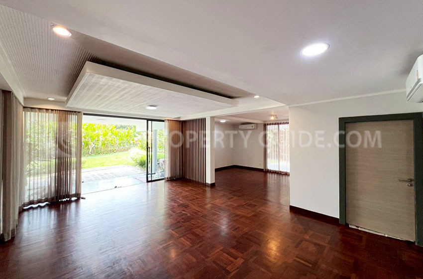 House with Private Pool in Sukhumvit 