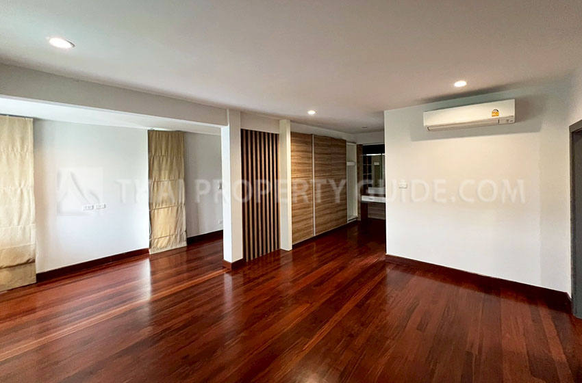 House with Private Pool in Sukhumvit 