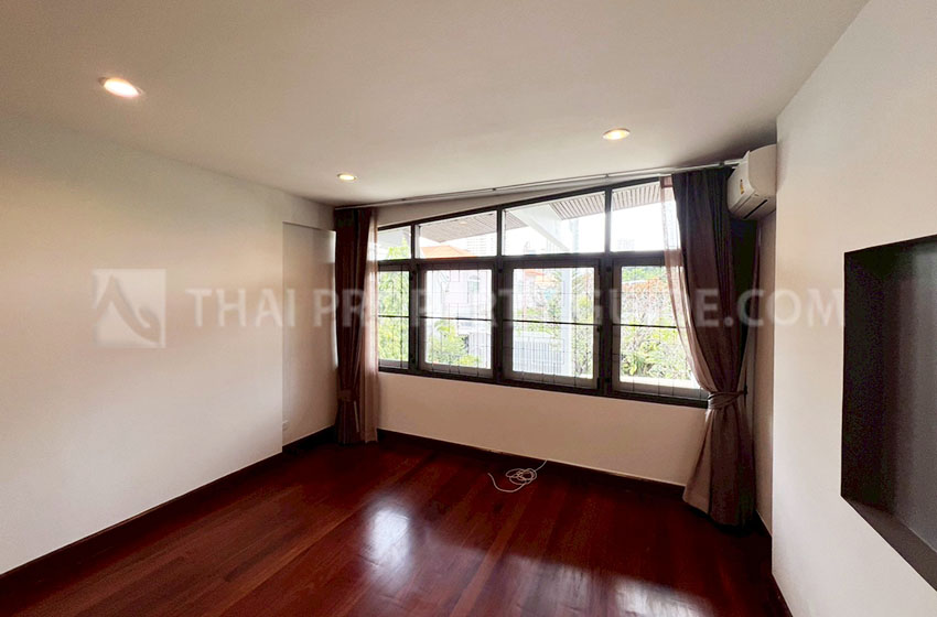 House with Private Pool in Sukhumvit 