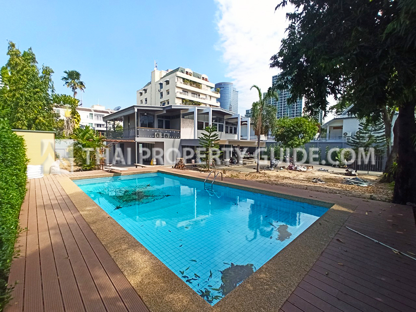 House with Private Pool in Sukhumvit 