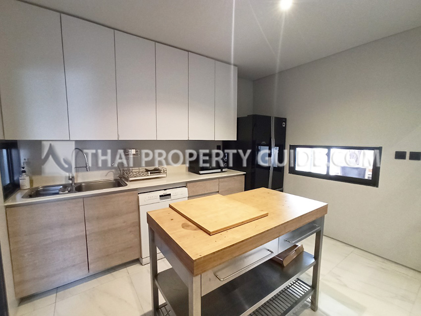 House with Private Pool in Sukhumvit 