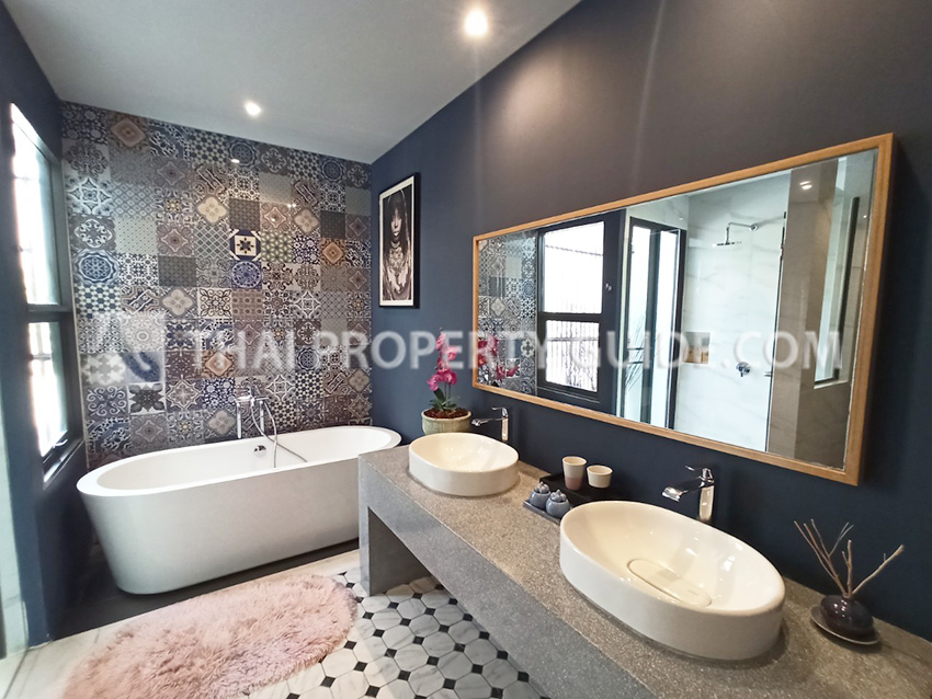 House with Private Pool in Sukhumvit 