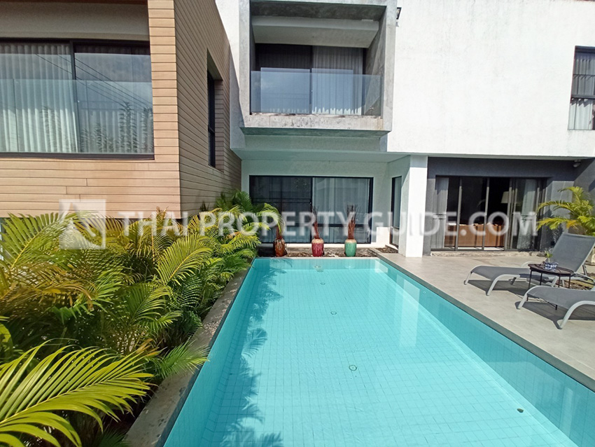 House with Private Pool in Sukhumvit 