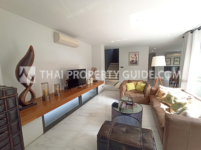 House with Private Pool in Sukhumvit 