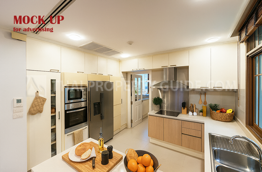 House with Private Pool in Sukhumvit 