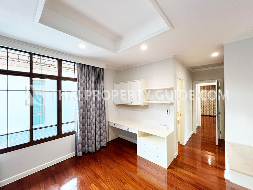 House with Private Pool in Sukhumvit 