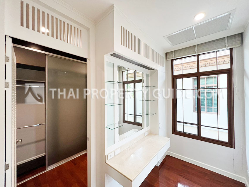 House with Private Pool in Sukhumvit 