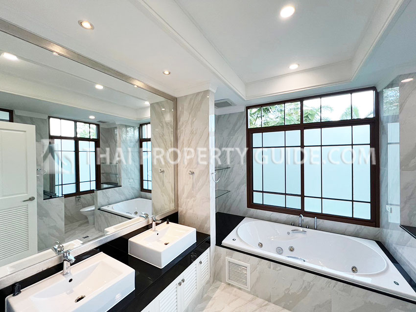 House with Private Pool in Sukhumvit 