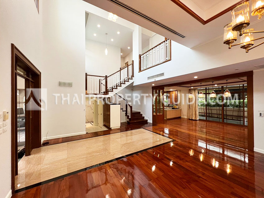 House with Private Pool in Sukhumvit 