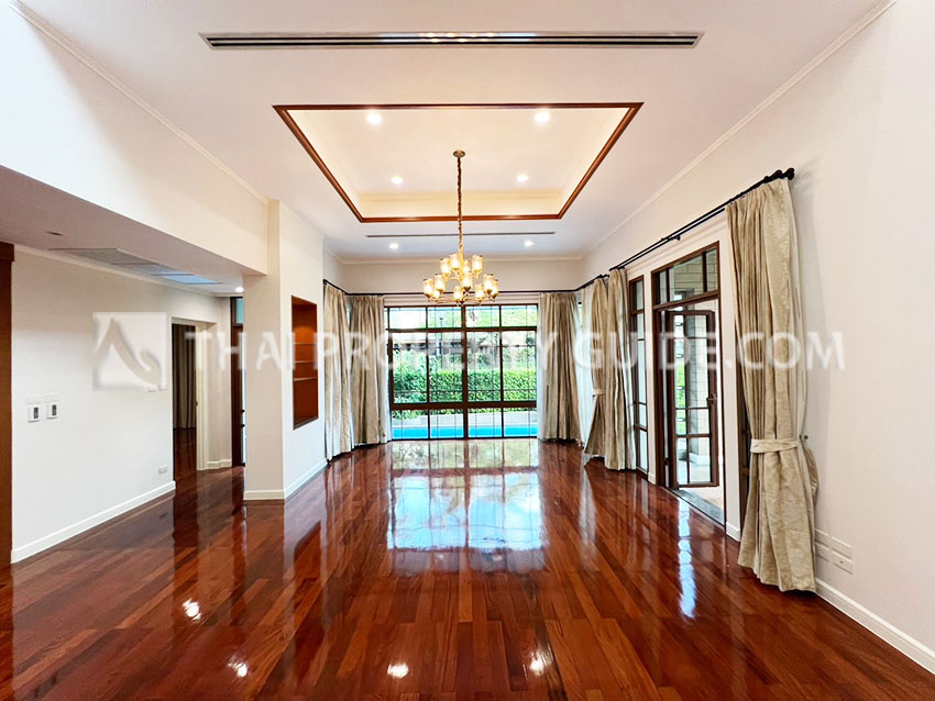 House with Private Pool in Sukhumvit 