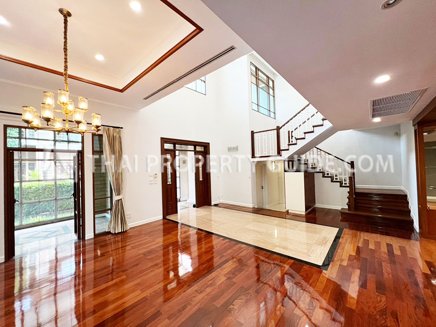 House with Private Pool in Sukhumvit 