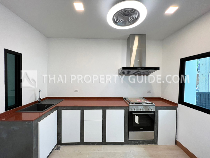 House with Private Pool in Sukhumvit 