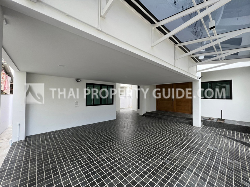 House with Private Pool in Sukhumvit 