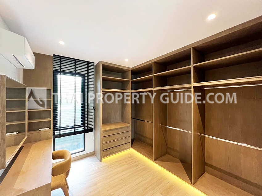 House with Private Pool in Sukhumvit 