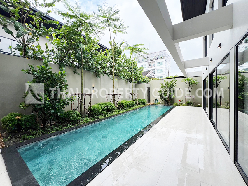 House with Private Pool in Sukhumvit 