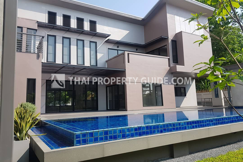 House with Private Pool in Sukhumvit 