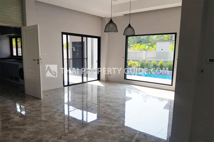 House with Private Pool in Sukhumvit 