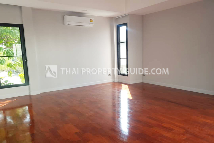 House with Private Pool in Sukhumvit 