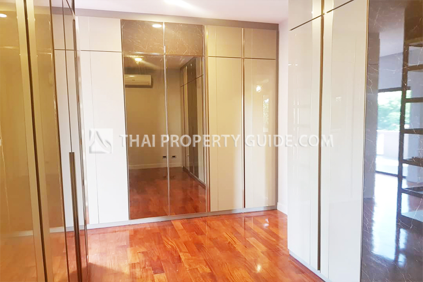 House with Private Pool in Sukhumvit 