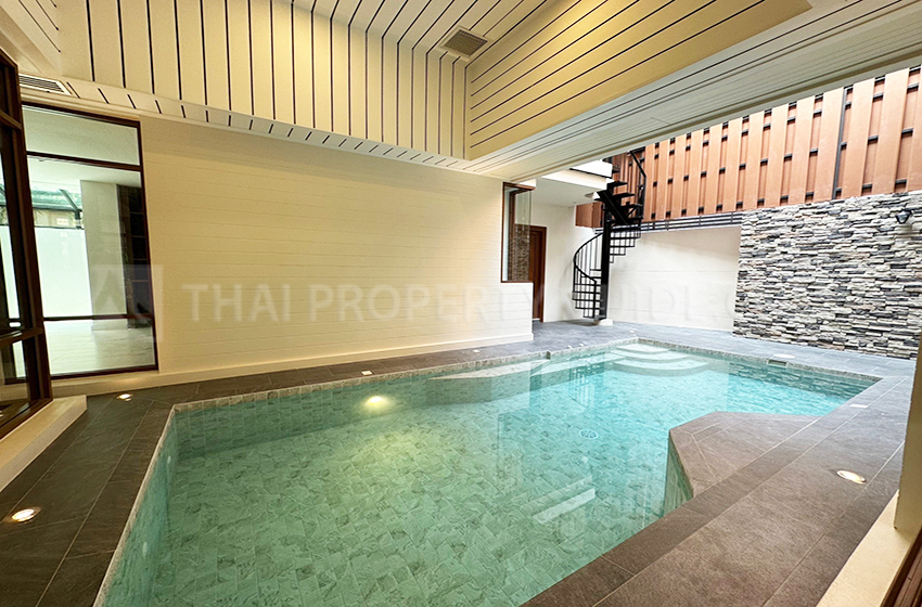 House with Private Pool in Sukhumvit 