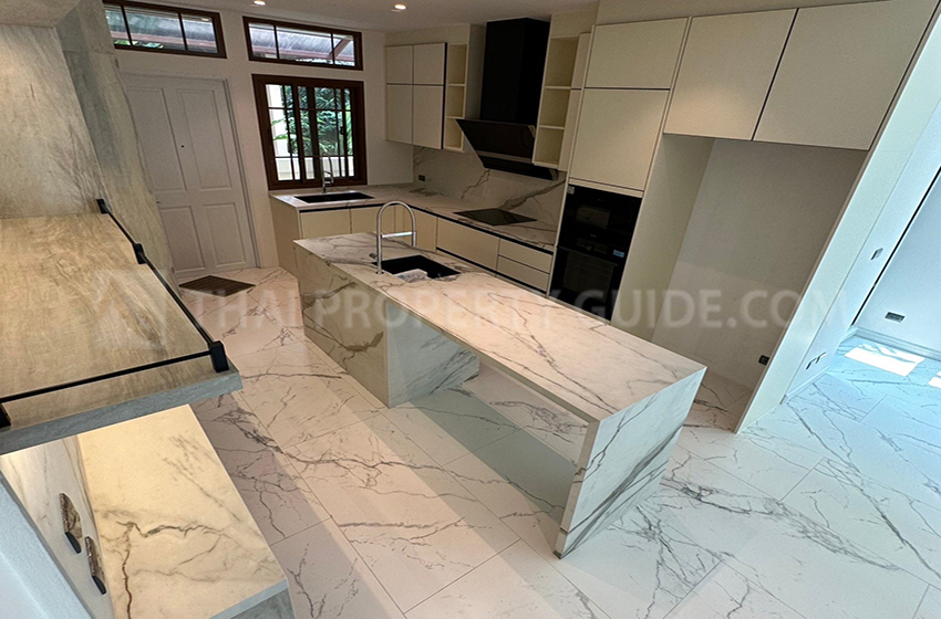 House with Private Pool in Sukhumvit 