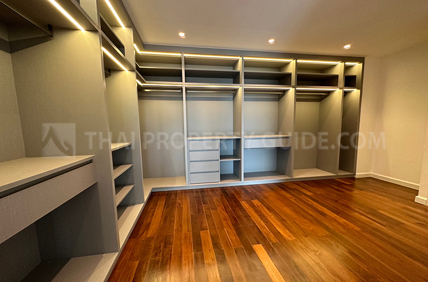 House with Private Pool in Sukhumvit 