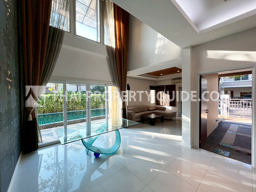 House with Private Pool in Sukhumvit 
