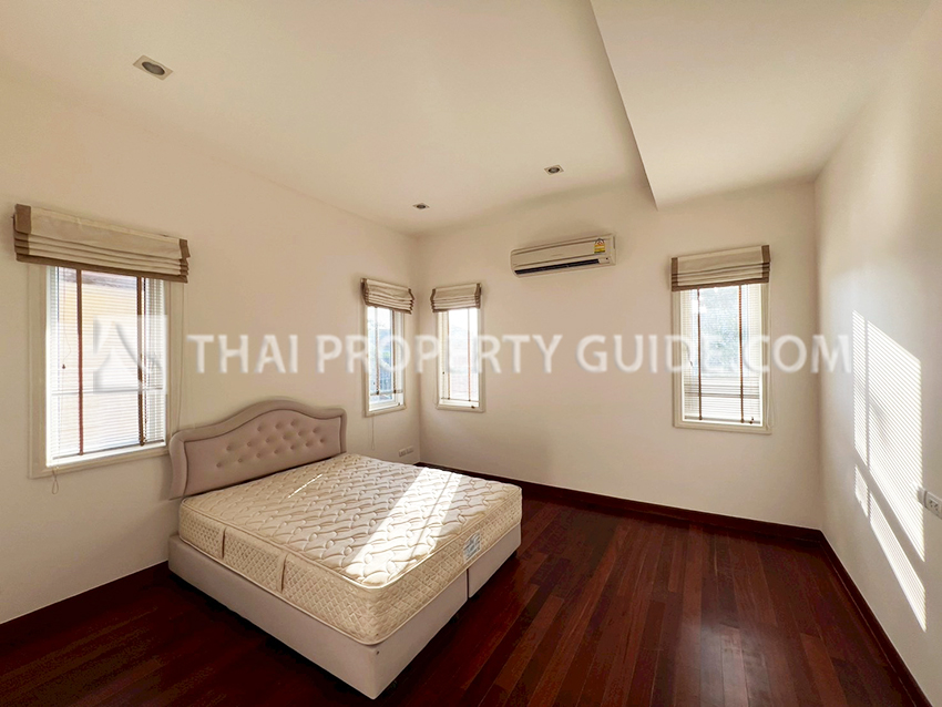 House with Private Pool in Sukhumvit 