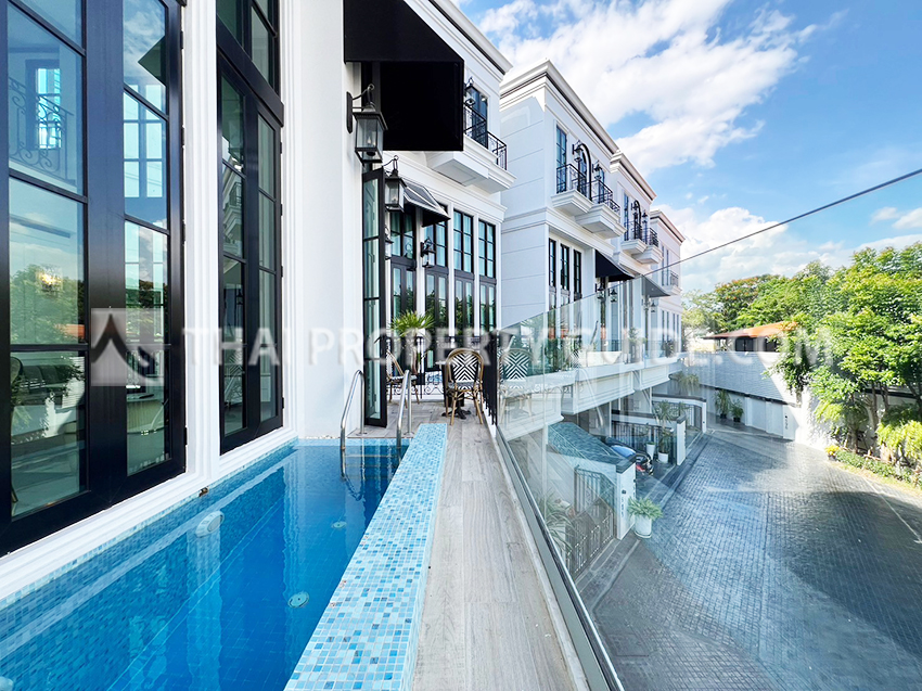 House with Private Pool in Sukhumvit 