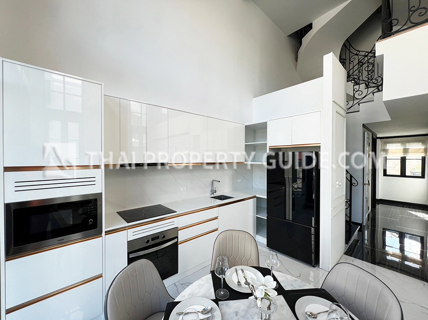 House with Private Pool in Sukhumvit 