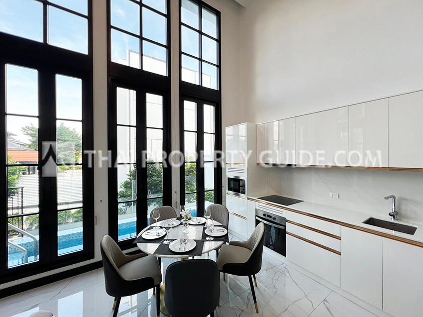 House with Private Pool in Sukhumvit 