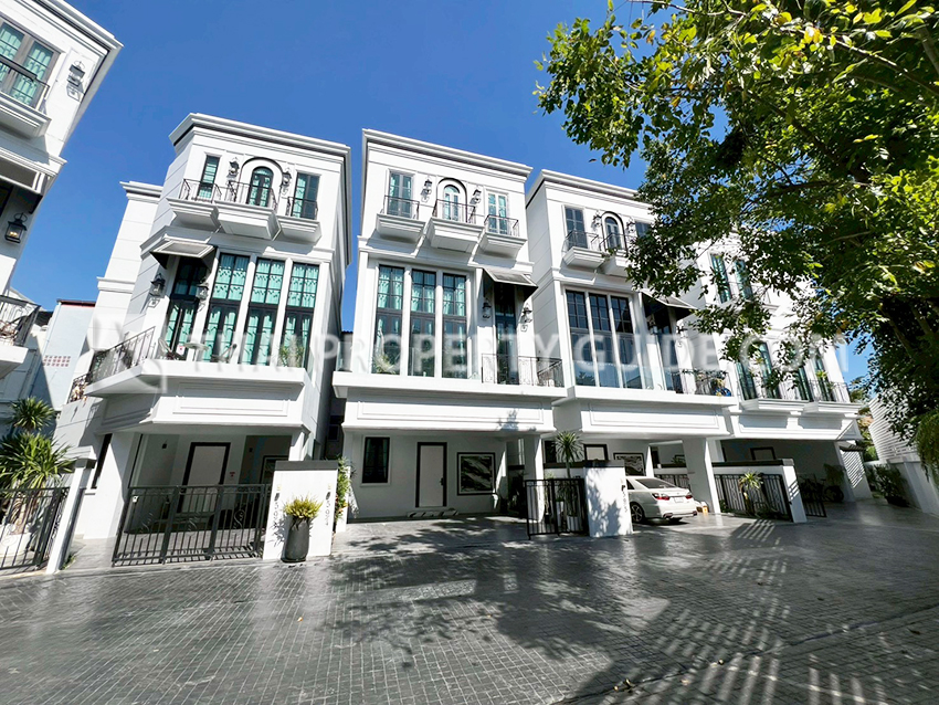 House with Private Pool for rent in Sukhumvit