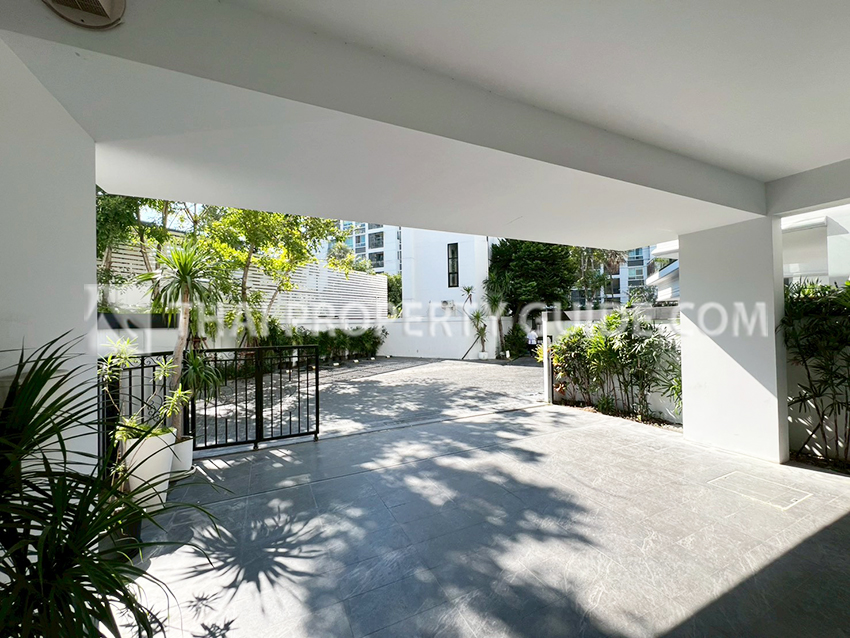 House with Private Pool in Sukhumvit 