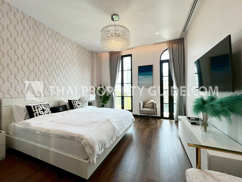 House with Private Pool in Sukhumvit 