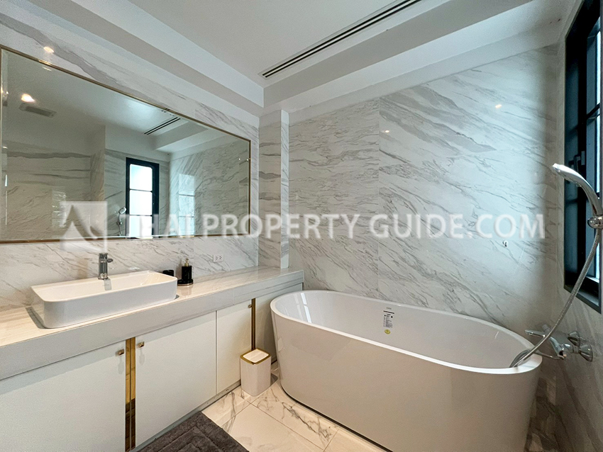 House with Private Pool in Sukhumvit 