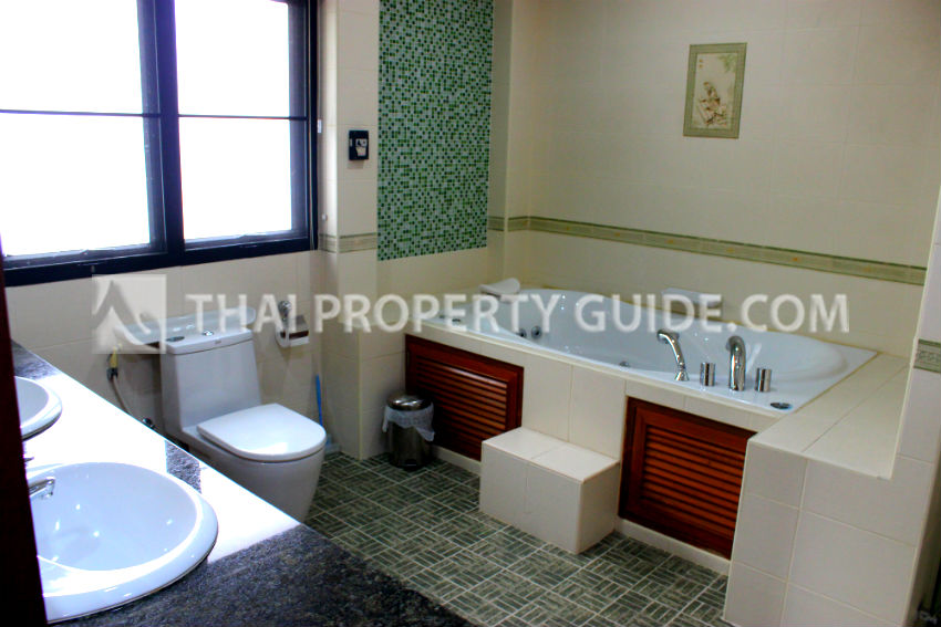 House with Shared Pool in Chaengwattana (near Nichada Thani) 