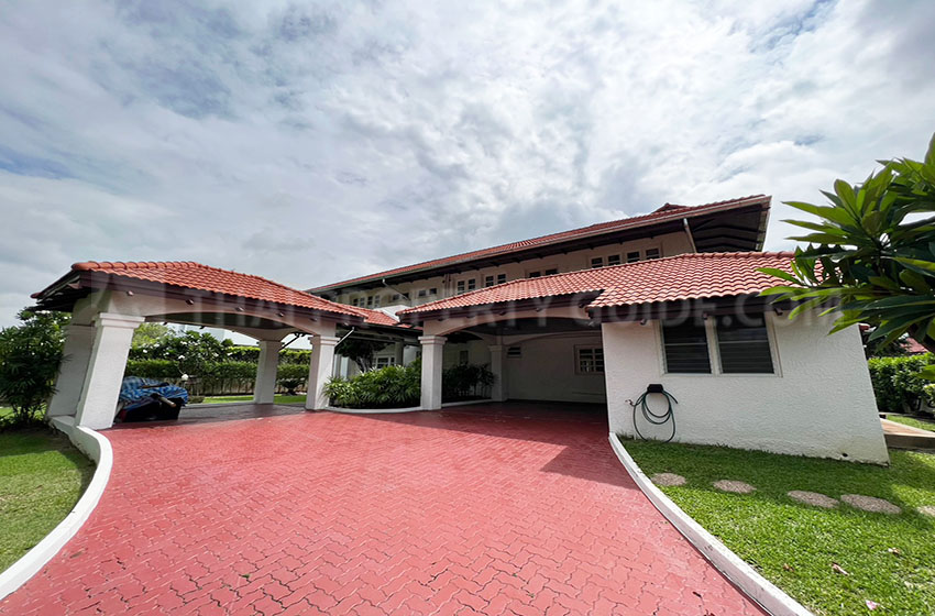 House with Shared Pool in Bangnatrad 