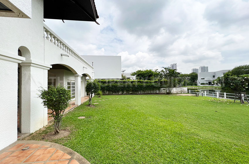 House with Shared Pool in Bangnatrad 