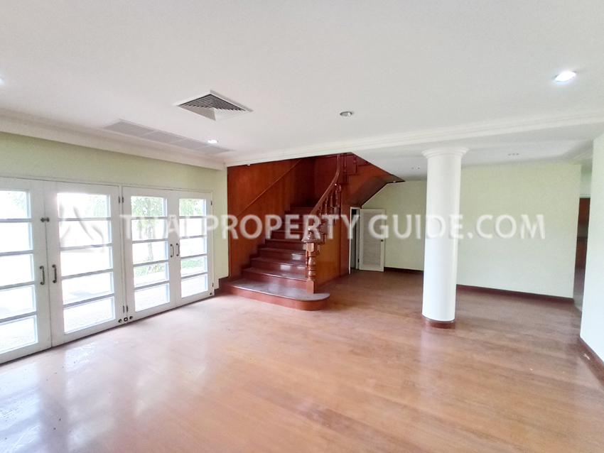 House with Shared Pool in Bangnatrad 