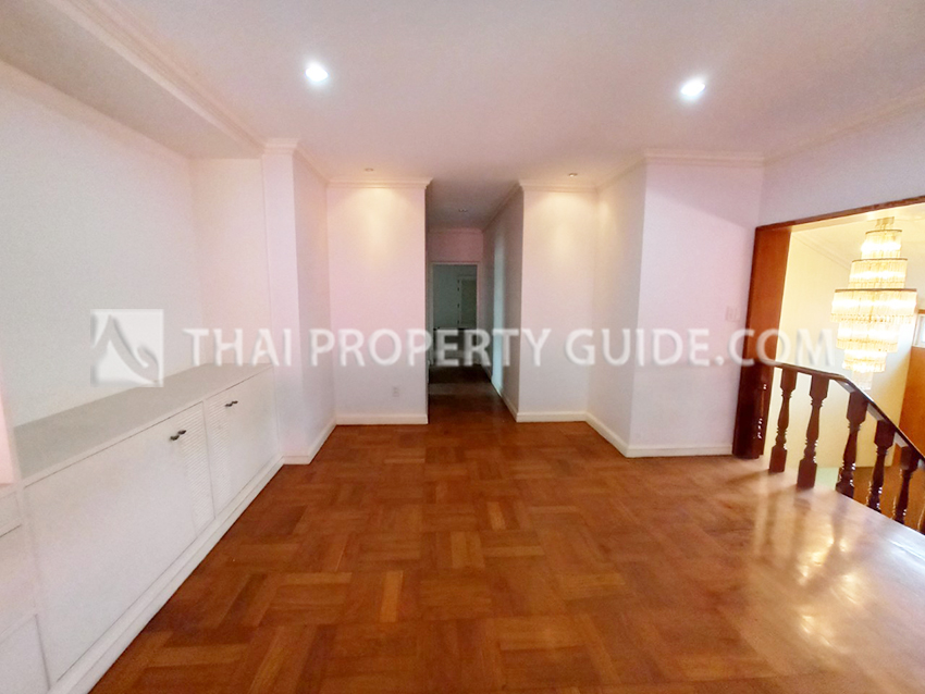 House with Shared Pool in Bangnatrad 