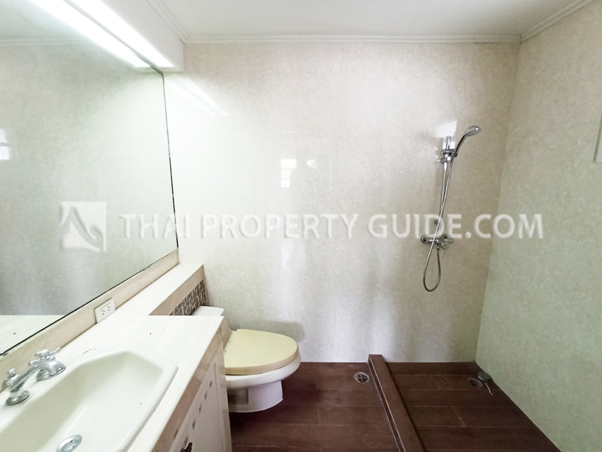 House with Shared Pool in Bangnatrad 