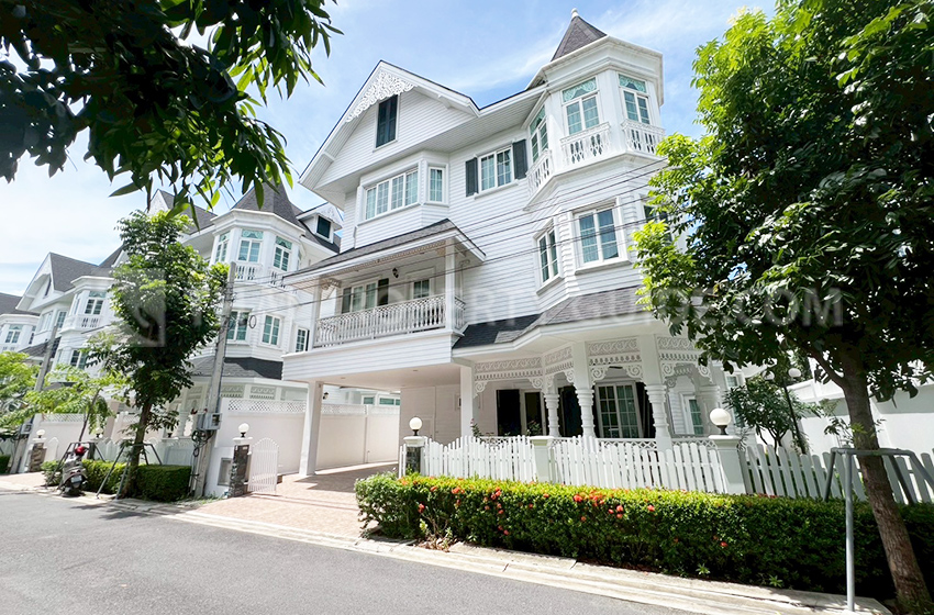 House with Shared Pool in Bangnatrad 