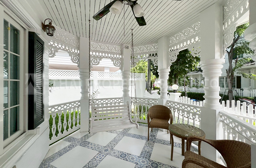 House with Shared Pool in Bangnatrad 