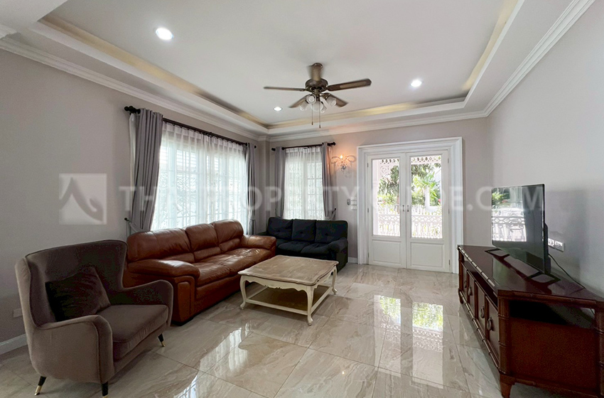 House with Shared Pool in Bangnatrad 
