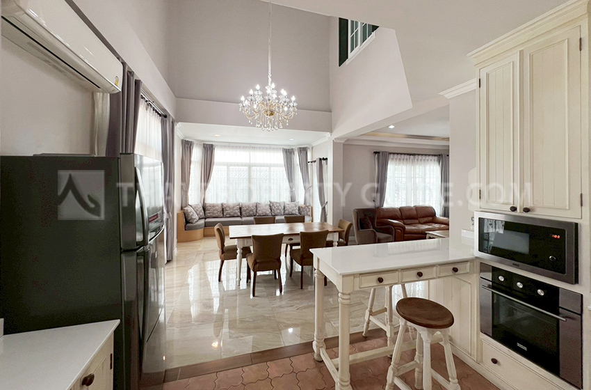 House with Shared Pool in Bangnatrad 