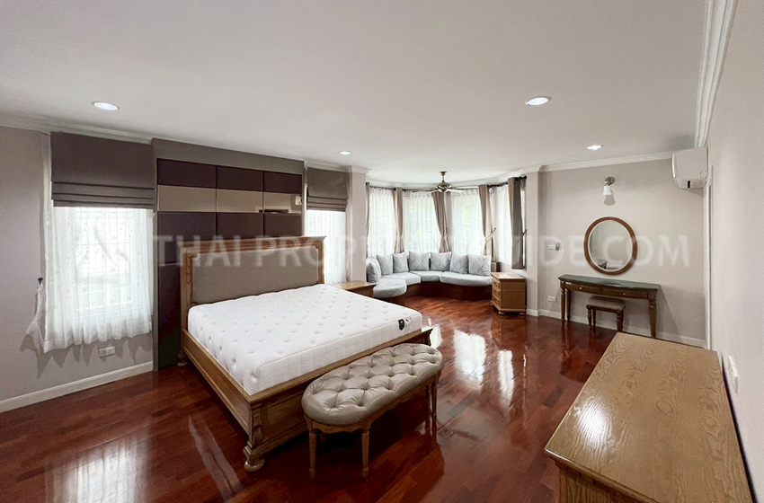 House with Shared Pool in Bangnatrad 
