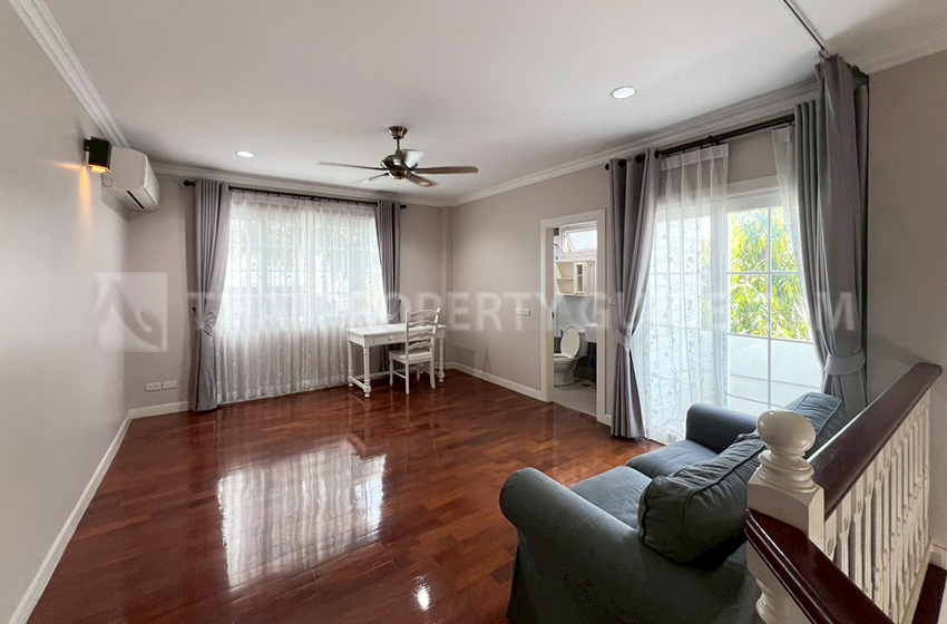 House with Shared Pool in Bangnatrad 