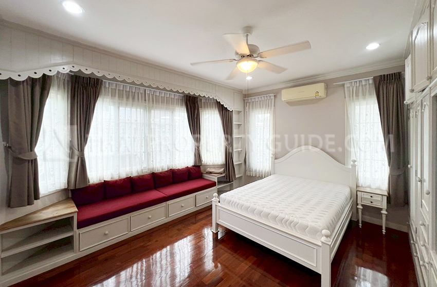 House with Shared Pool in Bangnatrad 