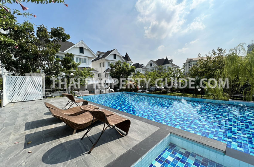 House with Shared Pool in Bangnatrad 